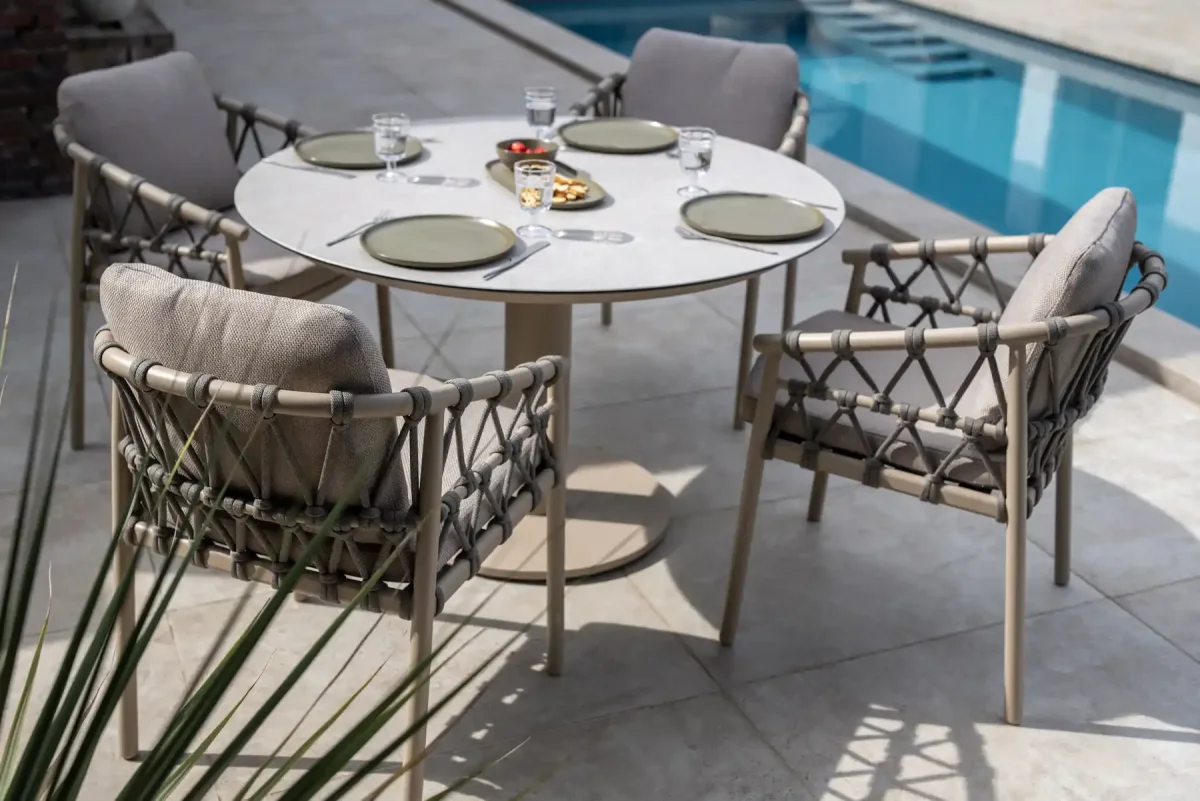 Taste by 4 Seasons Piacenza Gartenset Latte mit Sarah Tisch mit bedruckter Keramikplatte Ø 120 cm SALE – Bild 4