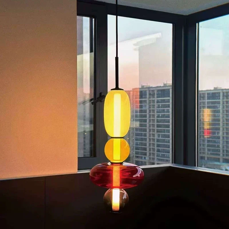 Farbglas-Pendelleuchte mit gestapelten Glaskörpern für Nachttisch, Theke und Treppenhaus – 2, 3 oder 4 Elemente, 37 bis 59 cm, Creme, Rot und Aubergine – Bild 5