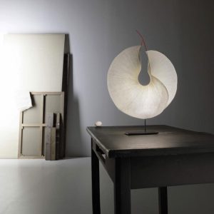 Ingo Maurer Yoruba Rose LED-Tischleuchte