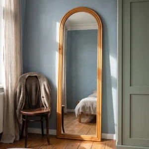 Bogenspiegel aus Massivholz 160 × 50 cm – frei stehender Ganzkörperspiegel für Schlafzimmer und Ankleide, in Braun, Schwarz oder Weiß
