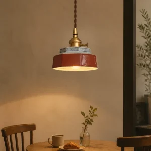 Retro-Keramiklampe mit Messing-Aufhängung für Frühstücksecke und kleinen Esstisch – achteckiger Schirm, E27, Rot oder Blau